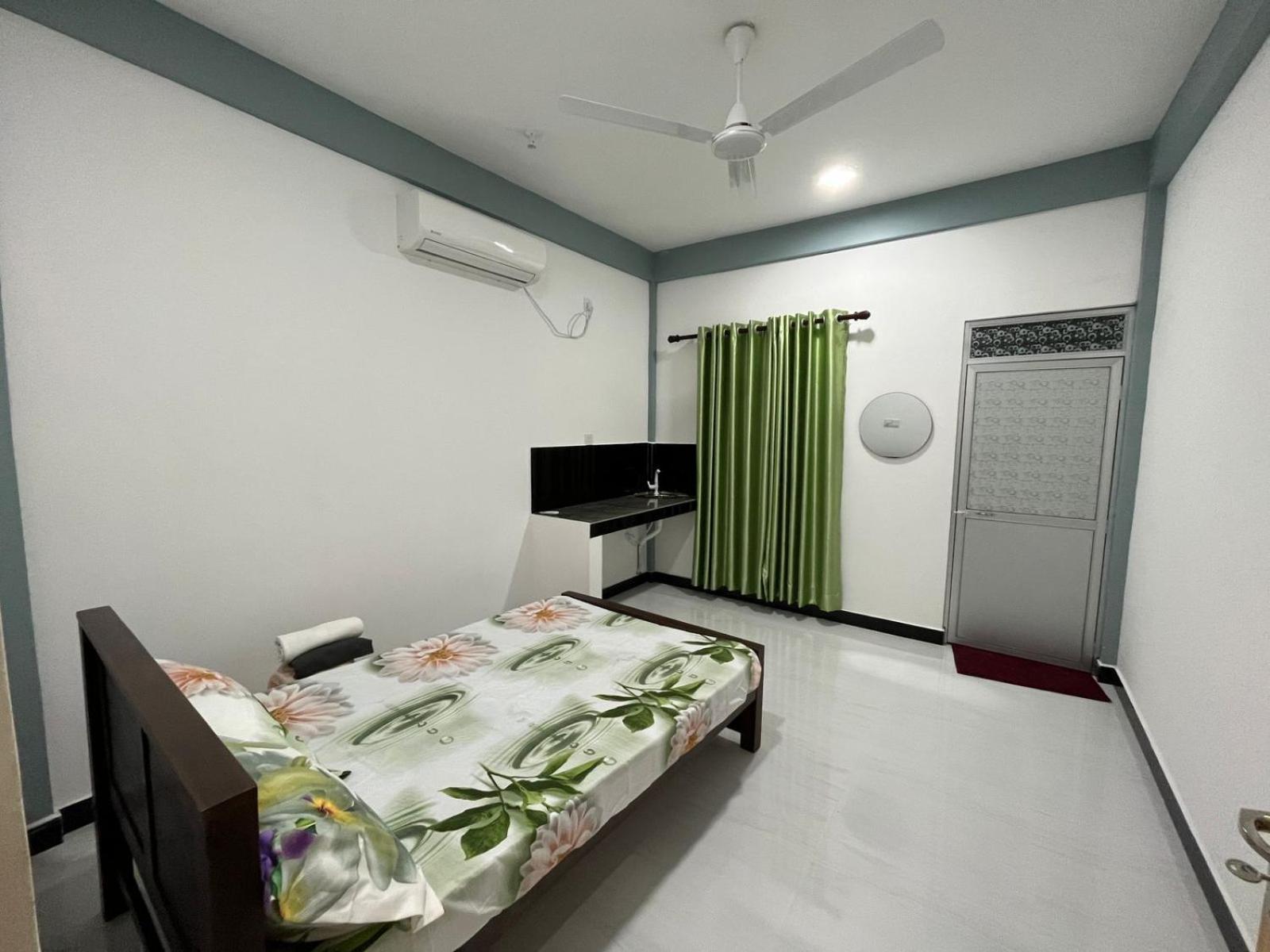 Ferienwohnung Victory'S Gardens Mannar Exterior foto